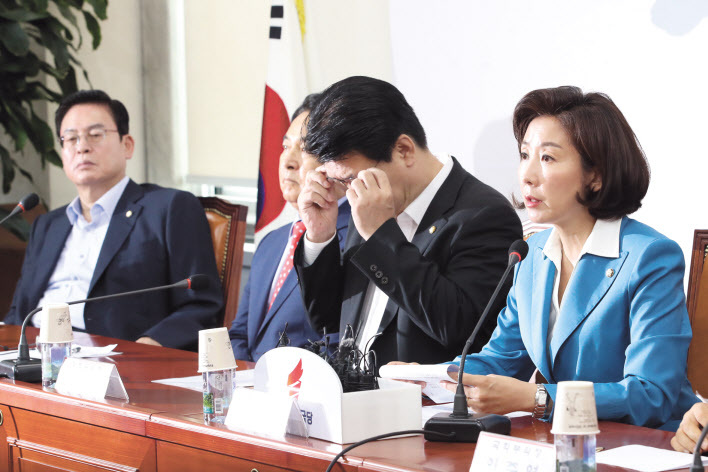 자유한국당 나경원 원내대표가 10일 국회에서 열린 원내대표·중진의원 연석회의에서 발언하고 있다.  [연합]