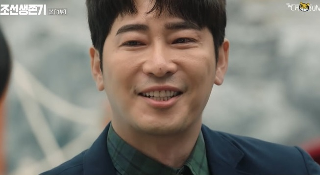 TV조선 측이 배우 강지환의 성폭행 혐의로 긴급 체포된 사실이 10일 알려지자 그가 주연으로 출연했던 드라마 ‘조선생존기’의 이번 주 방송을 내보내지 않기로 결정했다고 밝혔다. [TV조선 ‘조선생존기’방송영상 캡처]