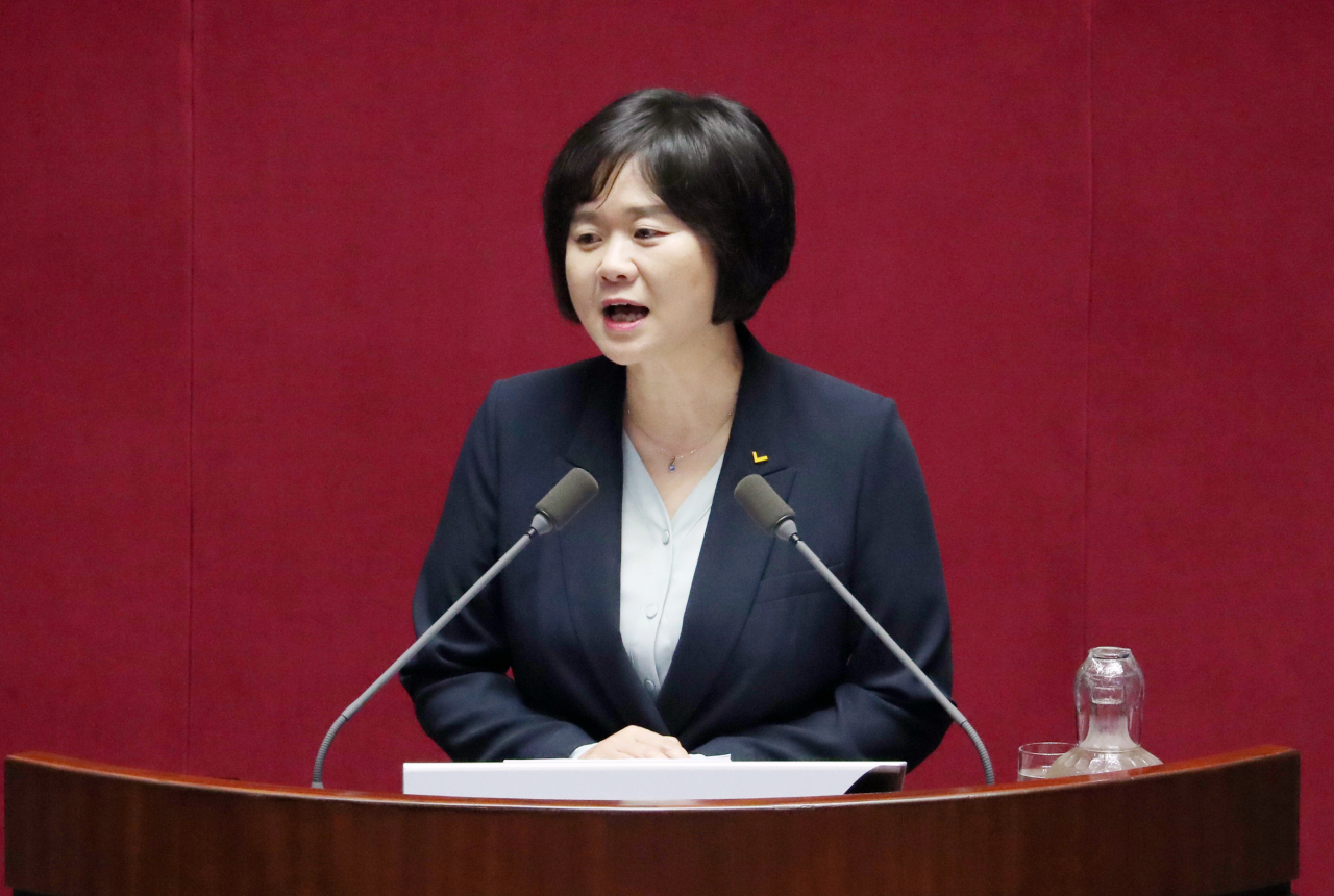 정의당 이정미 대표가 10일 오후 국회 본회의장에서 비교섭단체 대표연설을 하고 있다. [연합]