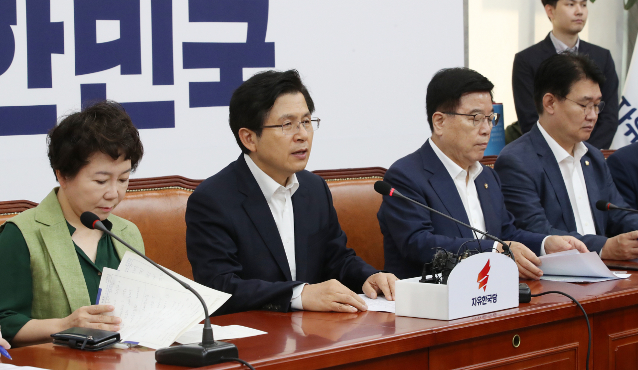 황교안 자유한국당 대표가 지난 4일 국회에서 열린 최고위원회의에서 발언하고 있다. [연합]