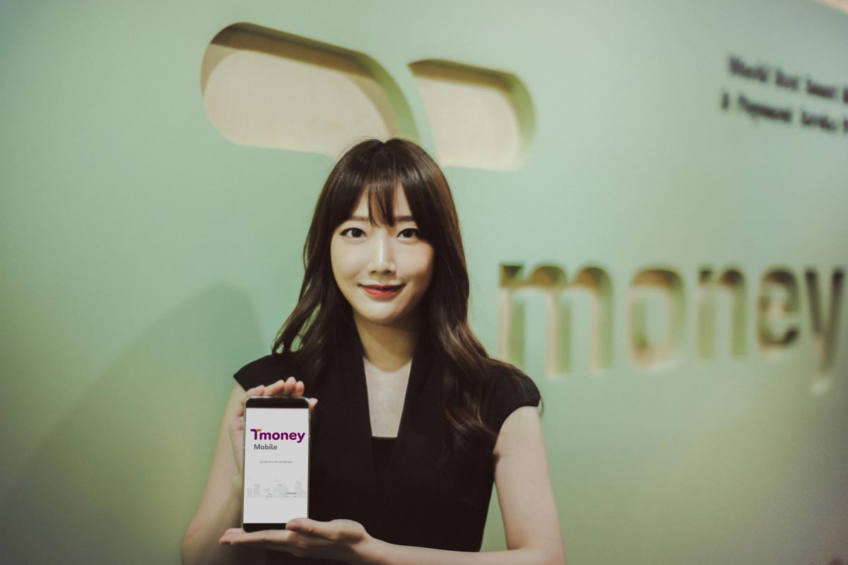 티머니는 모바일 결제수단인 ‘모바일티머니’에 신용카드 교통할인 서비스를 도입한다.