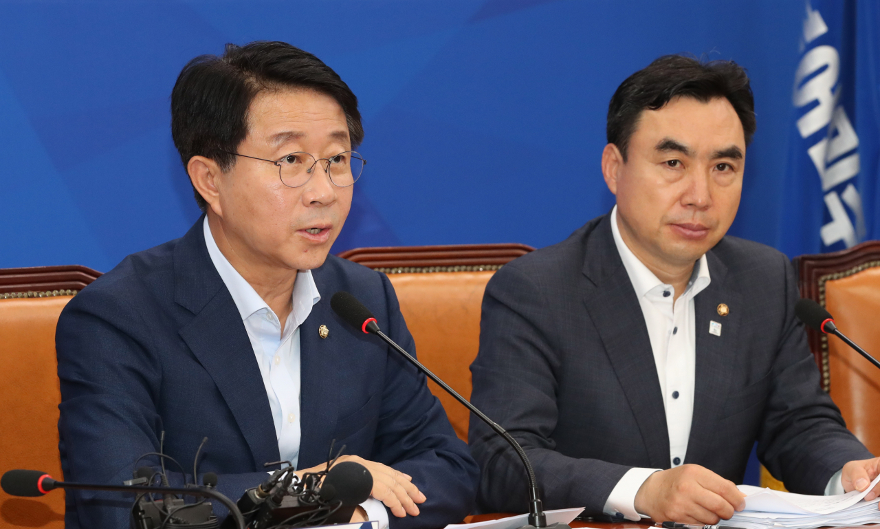 더불어민주당 조정식 정책위의장이 11일 오전 국회에서 열린 정책조정회의에서 발언하고 있다. [연합]
