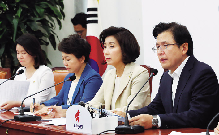 자유한국당 황교안 대표가 11일 국회에서 열린 최고위원회의에서 발언하고 있다.  [연합]