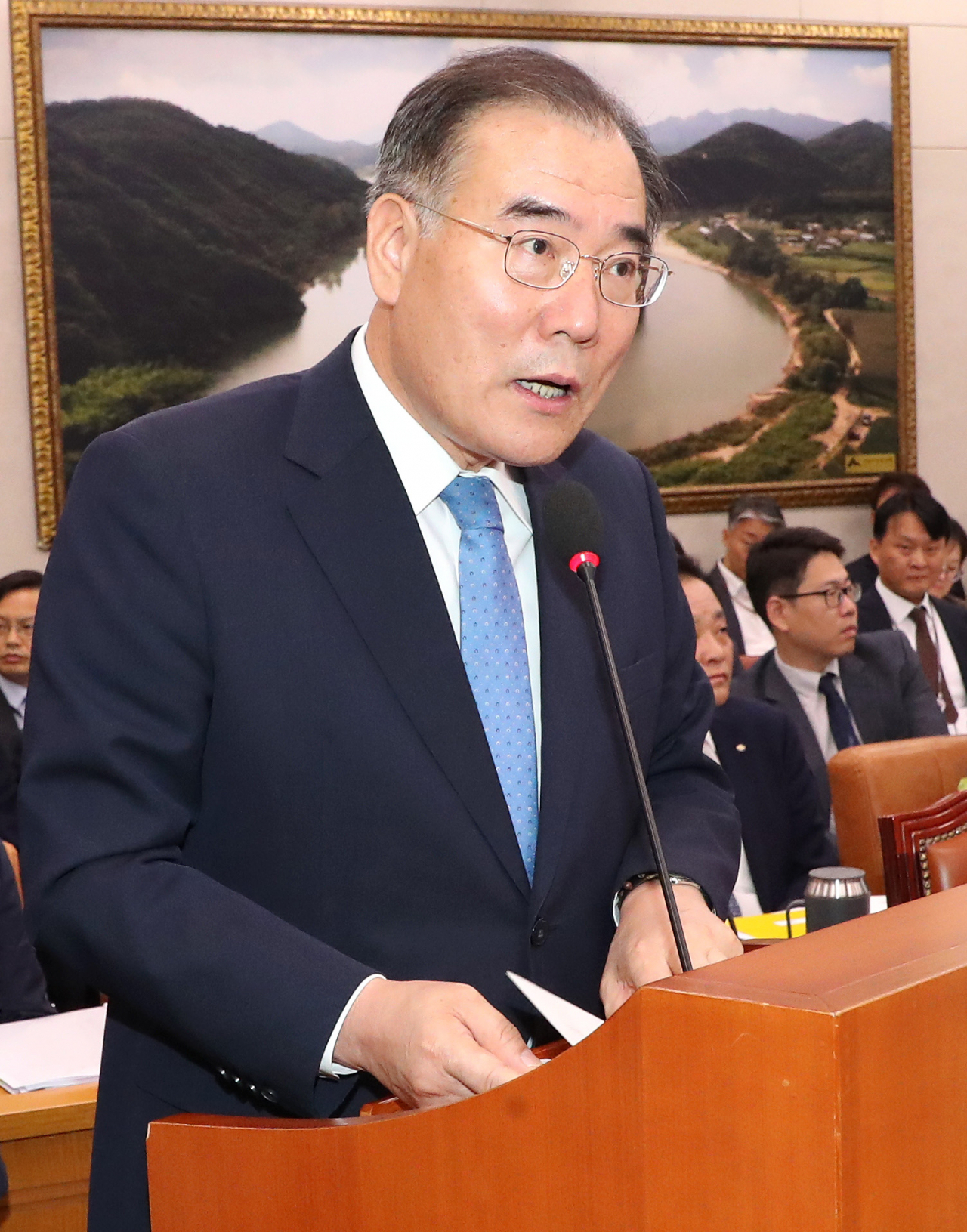 이개호 농림축산식품부 장관이 11일 오전 열린 국회 농림축산식품해양수산위원회 전체회의에서 업무 보고를 하고 있다. ［연합］