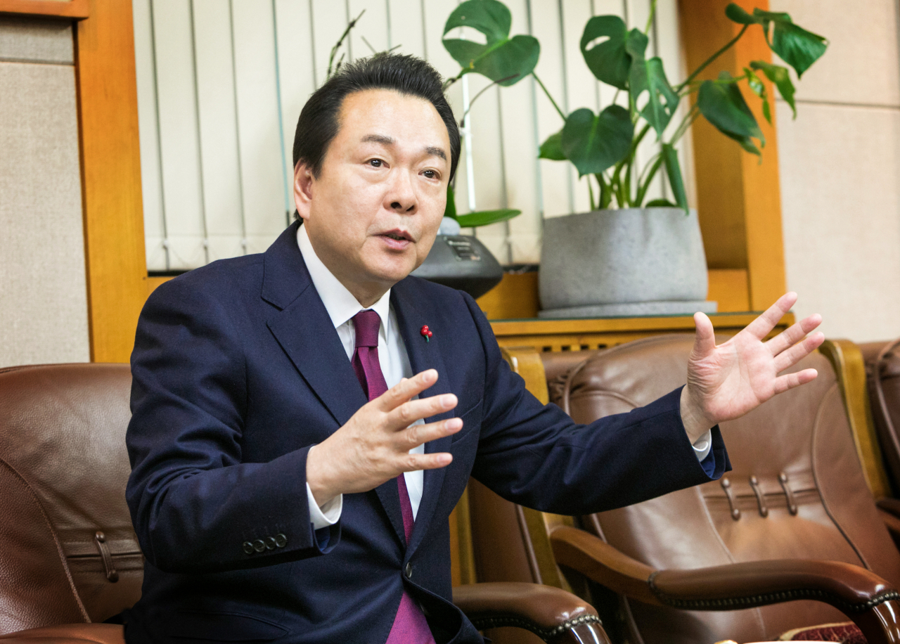 노현송 구청장이 고도제한 완화의 시급성을 강조하고 있다. [강서구 제공]