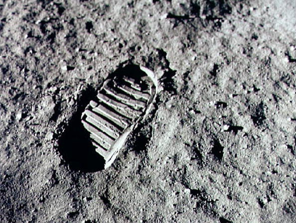 닐 암스트롱이 1969년 7월 20일 인류 최초로 달에 남긴 발자국. [게티이미지]