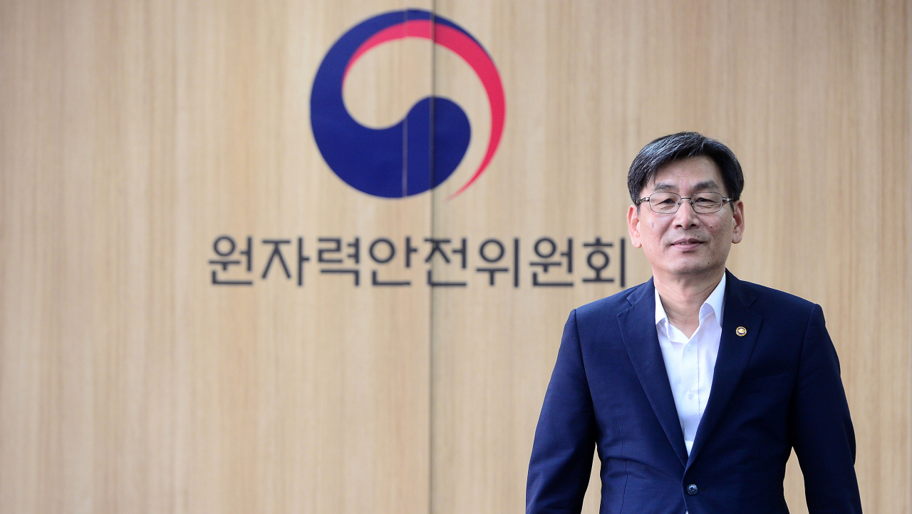 엄재식 원자력안전위원장은 "원자력 전문가가 '안전을 전부 다룰 수 있다'는 생각은 오산"이라고 경계했다. 이상섭 기자/babtong@