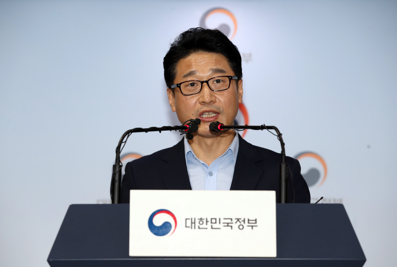 이호현 산업부 무역정책관이 12일 정부서울청사 브리핑룸에서 한일 양자실무협의 결과를 브리핑하고 있다. ［연합］