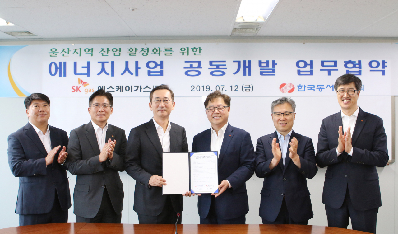 이번 협약은 울산 지역에서 에너지사업을 영위하고 있는 한국동서발전과 SK가스가 각자의 사업경험을 바탕으로 울산 내 에너지사업 공동개발을 통해 지역경제 활성화 및 일자리 창출에 기여하고자 마련됐다.