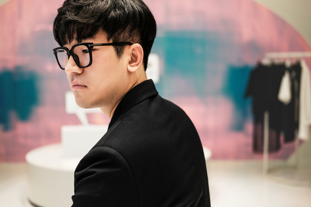 한현민 '뮌(MU&uml;NN)' 디자이너