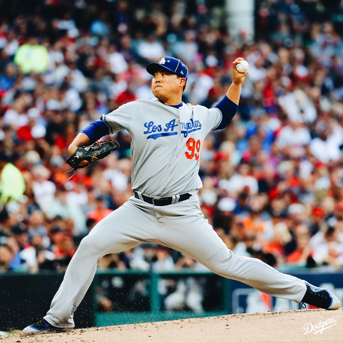 로스앤젤레스 다저스의 류현진이 2019 메이저리그(MLB) 올스타전에서 내셔널리그 선발투수로 등판해 힘껏 공을 던지고 있다. [연합]