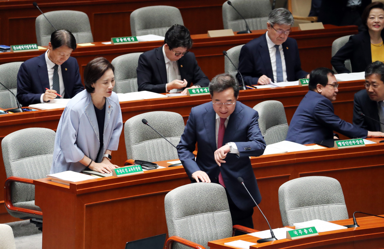 이낙연 국무총리가 12일 오전 열린 국회 예산결산특별위원회 전체회의에 참석하고 있다. [연합]