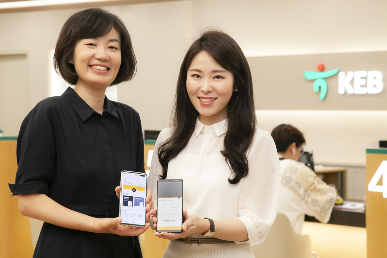 SK텔레콤, LG유플러스, KT, 삼성전자, KEB하나은행, 우리은행, 코스콤 7개사가현재 개발중인 모바일 전자증명 앱을 시연하는 모습 [SK텔레콤 제공]
