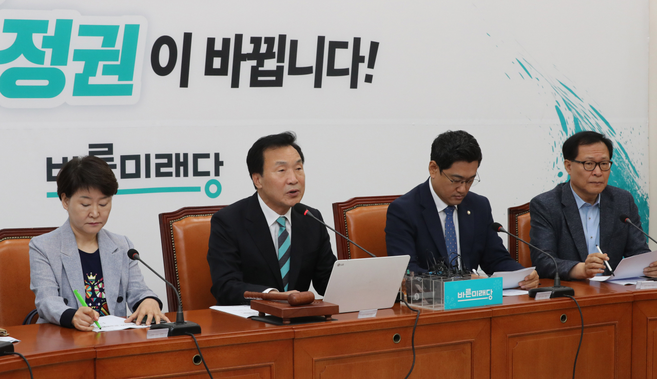 손학규 바른미래당 대표가 15일 오전 국회에서 열린 최고위원회의에서 발언하고 있다. [연합]