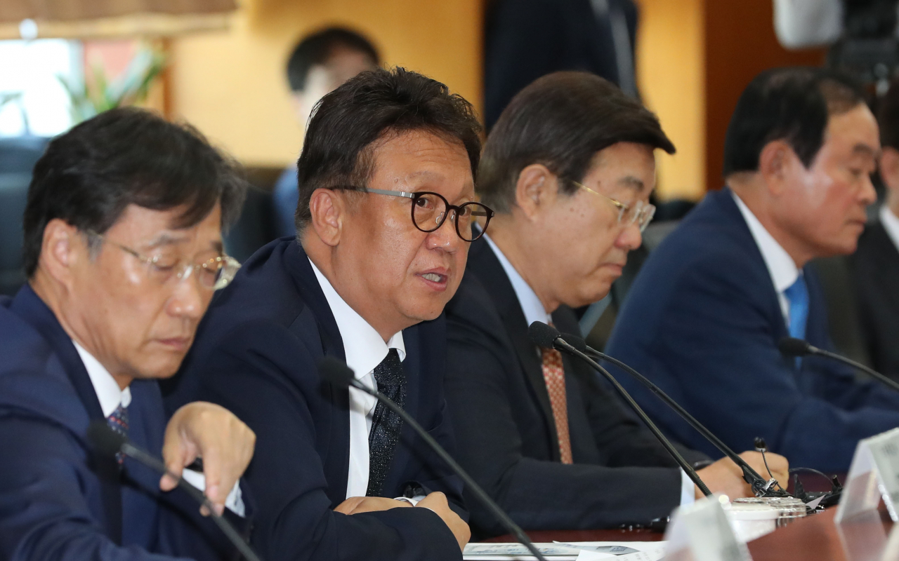 민병두 국회 정무위원장이 지난달 3일 오전 서울 여의도 금융투자협회에서 열린 국회 정무위원회 금융투자업계 현장 간담회에서 인사말을 하고 있다. [연합]