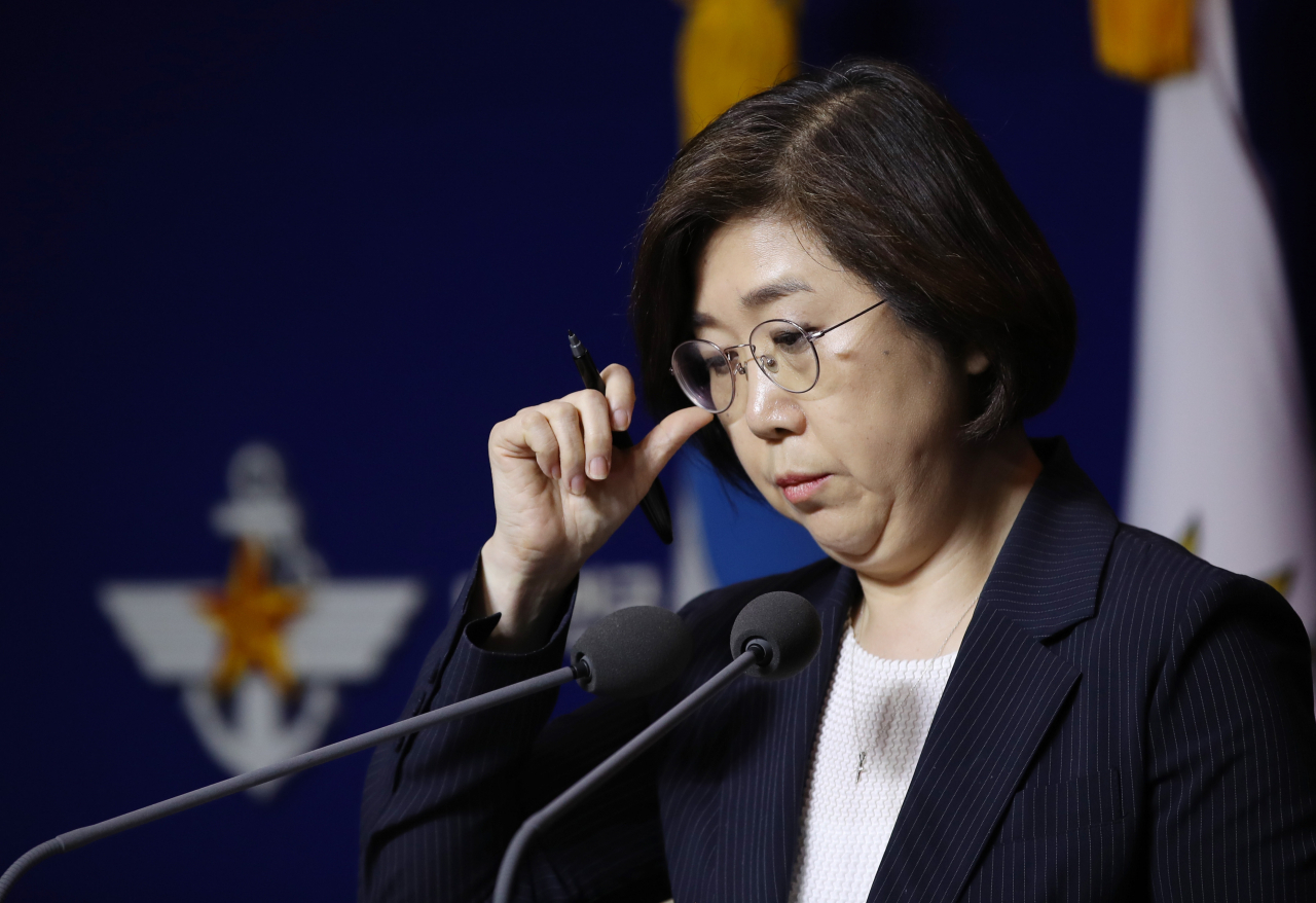 최현수 국방부 대변인이 15일 오전 서울 용산구 국방부 브리핑룸에서 정례브리핑을 하고 있다. 연합뉴스