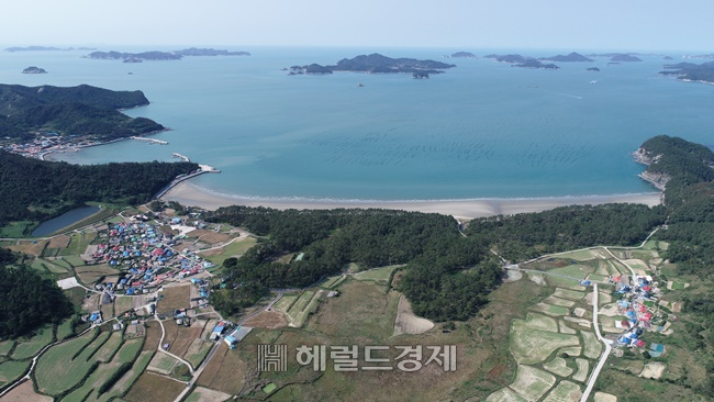 다도해해상국립공원에 포함된 관매도 전경. [진도군]