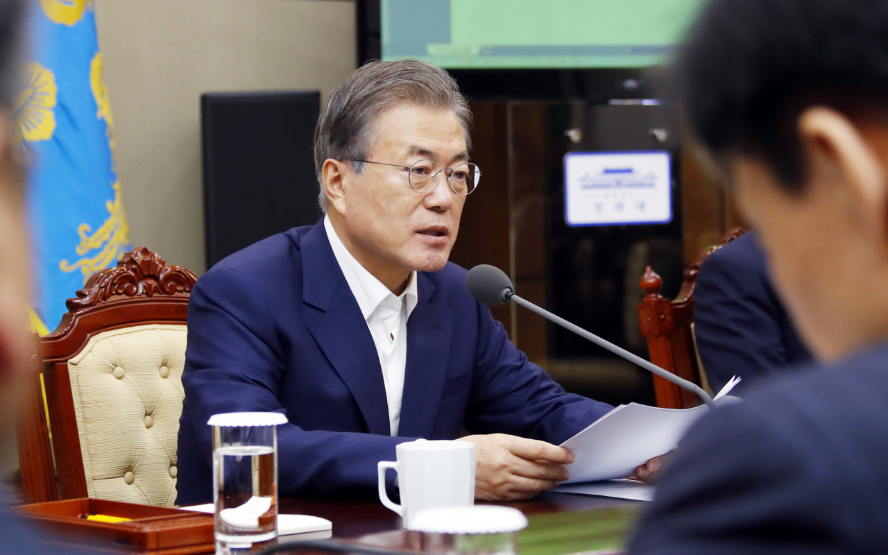 문재인 대통령이 15일 오후 청와대에서 열린 수석보좌관 회의에서 일본의 대(對) 한국 수출규제와 관련한 발언을 하고 있다. [연합]