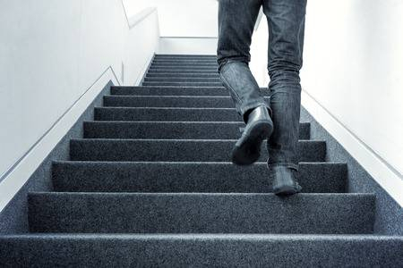걷기는 심장 기능을 강화해 우리 몸에 혈액 공급을 원활하게 하는데 도움이 된다.
