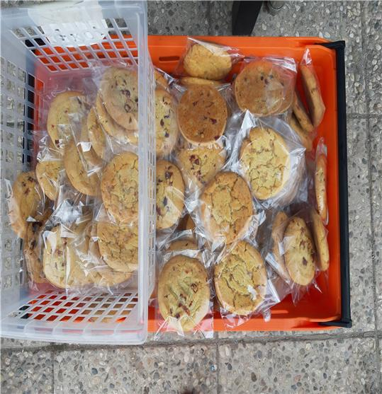 서울시는 여름철을 맞아 한강시민공원 내 휴게음식점에 대한 위생점검을 실시해 위반제품을 적발했다. [서울시 제공]