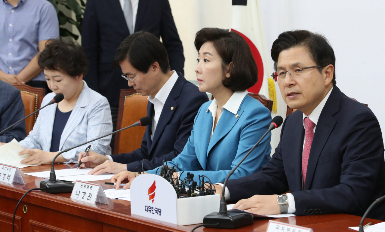 자유한국당 황교안 대표가 17일 오전 국회에서 열린 최고위원-중진의원 연석회의에서 발언하고 있다. 연합뉴스
