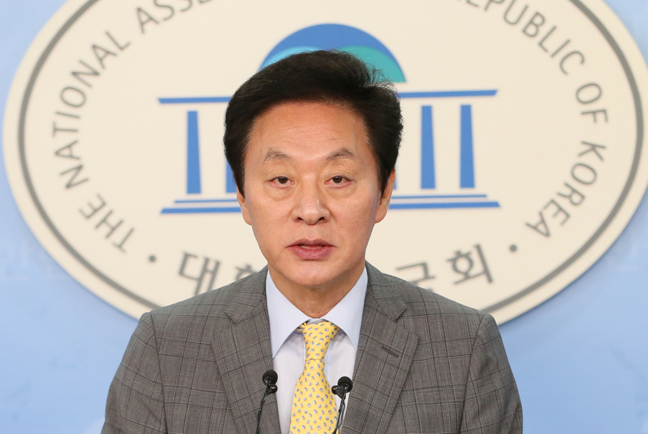 정두언 전 새누리당(자유한국당 전신) 의원이 16일 숨진 채 발견됐다. 경찰 등에 따르면 정 전 의원은 이날 오후 서울 서대문구 홍제동의 한 아파트 인근 산에서 숨진 채 발견됐다. 경찰은 정확한 사망 경위 등을 파악하고 있다. [연합]