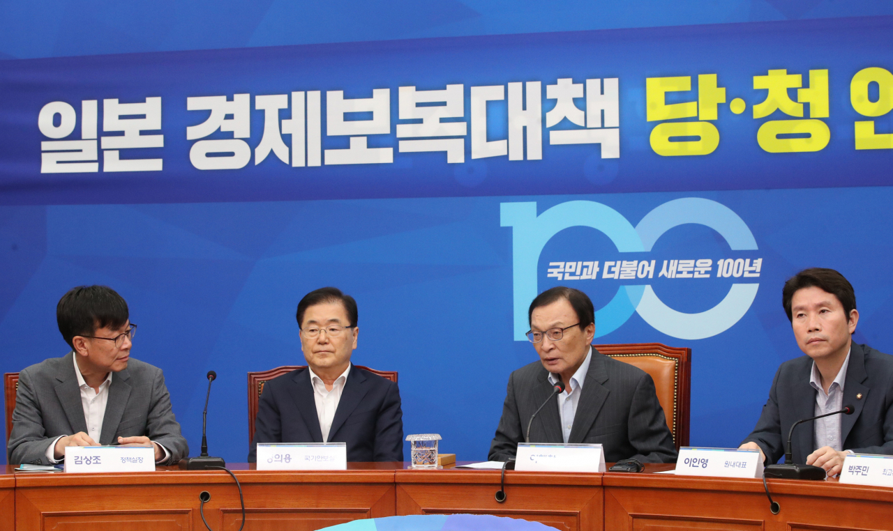 16일 국회에서 열린 일본 경제보복대책 당청 연석회의에서 더불어민주당 이해찬 대표가 발언하고 있다. 연합뉴스