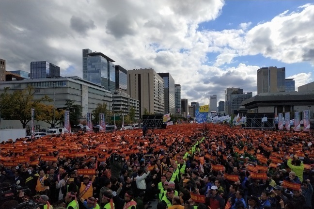 Taxi drivers stage a protest gainst Kakao Mobility's carpooling service in August, 2018.
(Kim Seong-woo/Herald Biz)