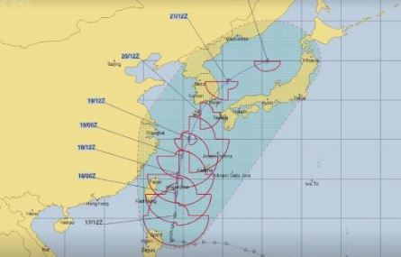 미합동태풍경보센터가 예측한 제 5호 태풍 다나스의 경로.