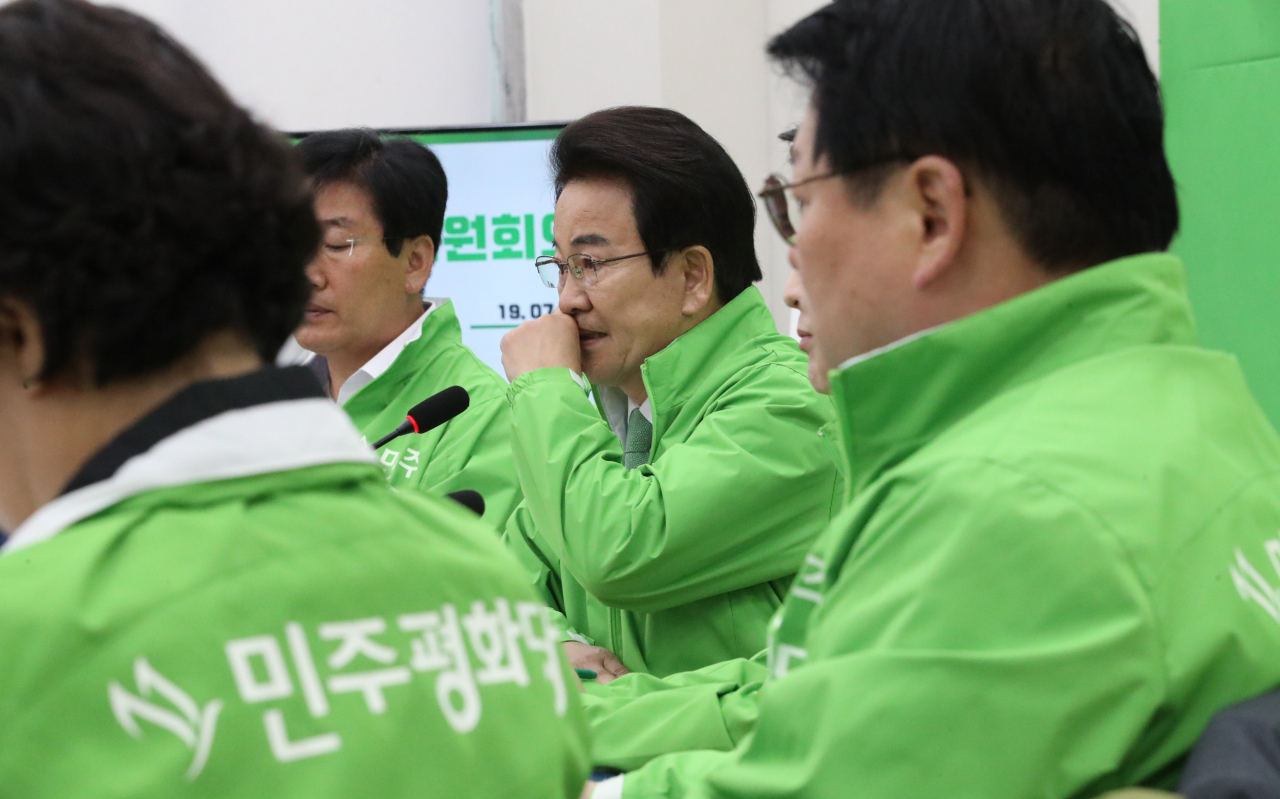민주평화당 정동영 대표가 17일 오전 국회에서 열린 최고위원회의에서 발언하고 있다. 연합뉴스