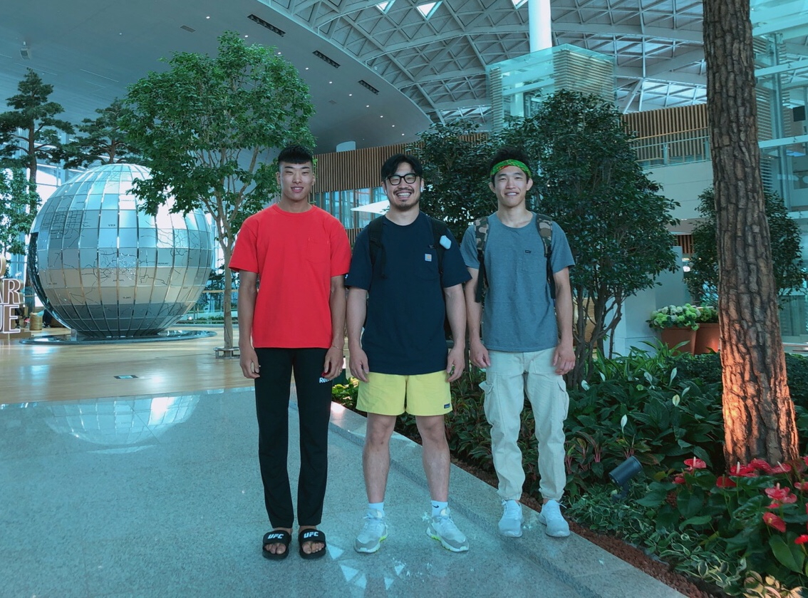 캐나다로 떠난 UFC 최승우와 소속팀 권배용 감독, 이경섭 주짓수코치 [TNS 제공]