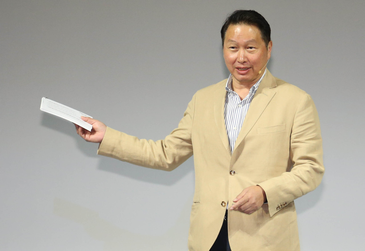 SK Group Chairman Chey Tae-won speaks at the annual KCCI Jeju Forum on Thursday at Shilla Jeju near Seogwipo, Jeju Island. (KCCI)