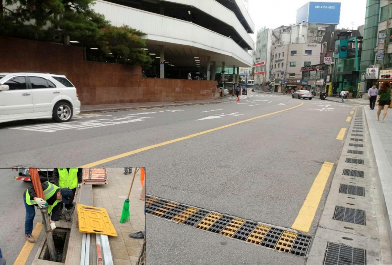 지난해 침수 피해 지역인 신촌 연세로에 폭우 시 빗물이 빠르게 배수되도록 우회 하수관로를 설치하고, 빗물받이를 신설했다. [서대문구 제공]
