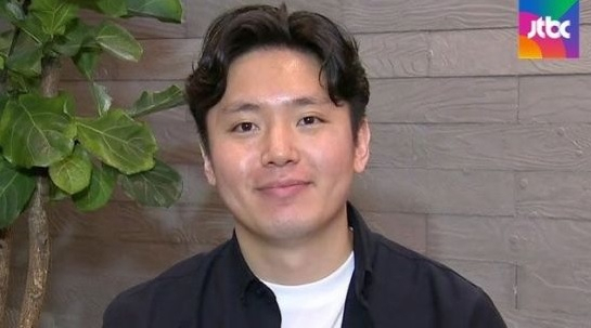 노노재팬 개설자이자 운영자인 김병규 씨가 한 방송사와의 인터뷰에서 일본제품의 불매운동에 대해 감정적 대응이라는 일부의 지적에 대해 “일본의 혐한(嫌韓)단체의 행동들과 비교하면 이성적”운동이라고 답해 눈길을 끌었다. [ JTBC ‘뉴스룸’영상 캡처]