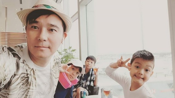 가수 임창정 부부가 19일 소속사를 통해 오는 11월 다섯 아이의 부모가 된다는 소식을 전했다. [임창정 인스타그램 캡처]