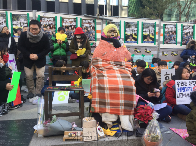 일본대사관 앞에서 소녀상 집회가 진행되고 있는 모습. (기사내용과는 무관) [사진=이현정 기자/rene@heraldcorp.com]