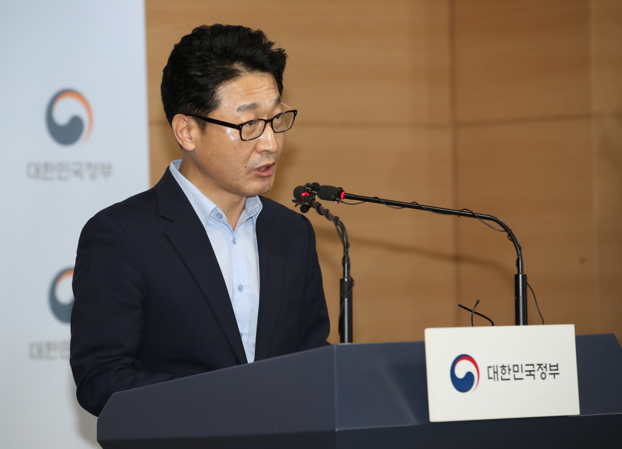 이호현 산업부 무역정책관이 지난 12일 정부서울청사 브리핑룸에서 한일 양자실무협의 결과를 브리핑하고 있다. 이 무역정책관은 19일에도 브리핑을 열고 일본의 원상회복과 국장급 협의 수용을 거듭㈜ 촉구했다. [연합]