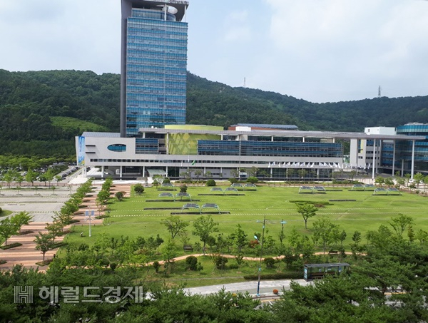 무안군 남악신도시에 조성된 전남도청 신청사. /박대성 기자
