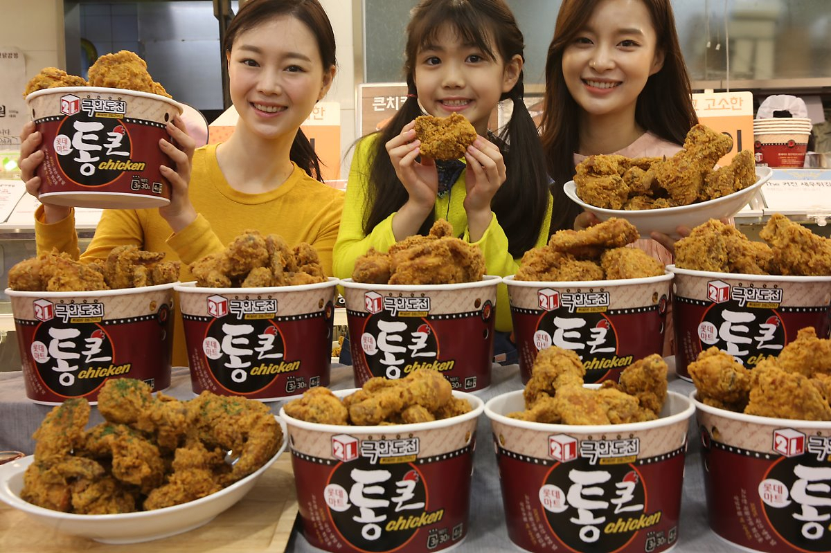 롯데마트에서 지난 3월 다시 선보인 인기상품 '통큰치킨' [제공=롯데마트]
