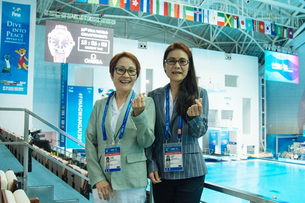 광주수영대회 전정옥 통역(왼쪽)과 전정임 심판위원장. [광주수영대회 조직위원회]