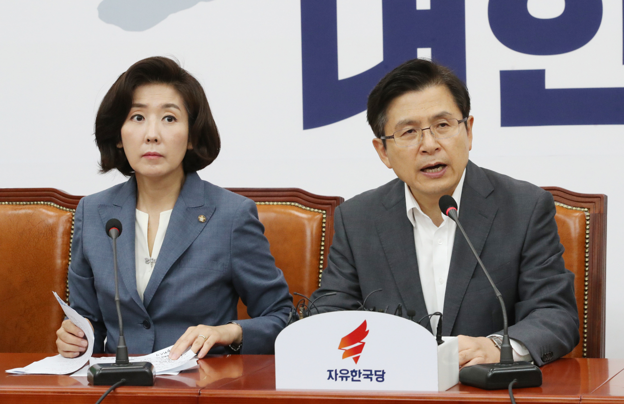 황교안 자유한국당 대표가 22일 국회에서 열린 최고위원회의에서 발언하고 있다. [연합]