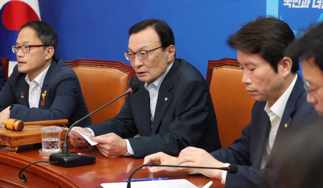 더불어민주당 이해찬 대표가 22일 오전 국회에서 열린 최고위원회의에서 발언하고 있다. 연합뉴스