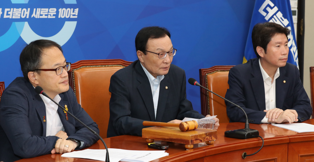 더불어민주당 이해찬 대표가 22일 오전 국회에서 열린 최고위원회의에서 발언하고 있다. 연합뉴스