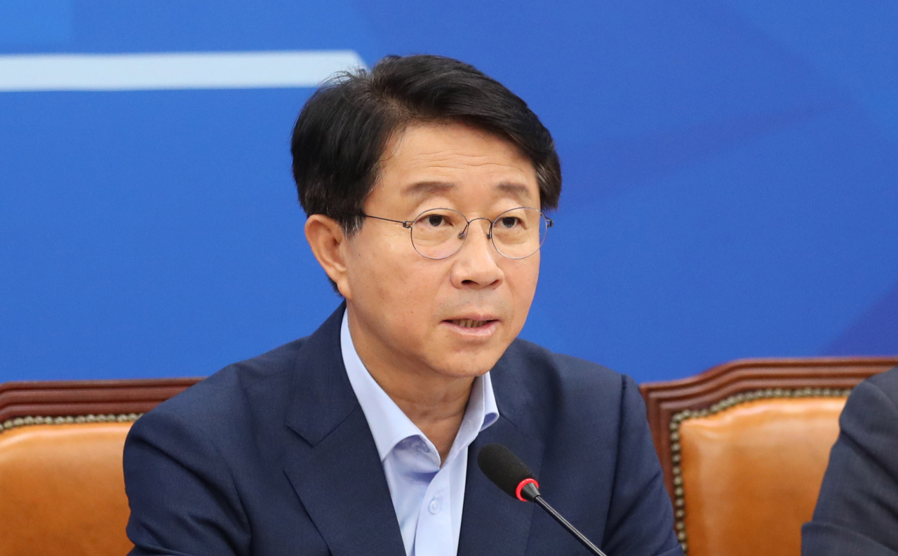 더불어민주당 조정식 정책위의장이 18일 오전 국회에서 열린 정책조정회의에서 발언하고 있다. 연합뉴스