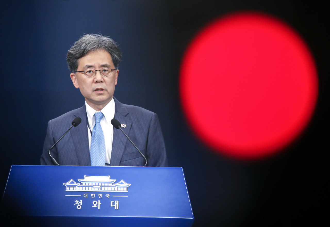 Deputy national security adviser Kim Hyun-chong addresses the media on Friday. Yonhap