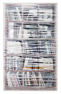 이진영, Layer bookshelf, 아크릴 거울, 투명 시트지 인쇄, 공업용 랩, 170x106cm, 2019 [갤러리도스 제공]