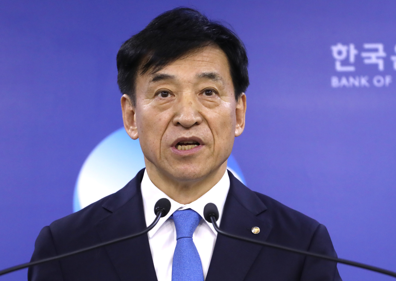 Bank of Korea Gov. Lee Ju-yeol speaks during a press briefing on the decisions of the Monetary Policy Board meeting Thursday. (Yonhap)