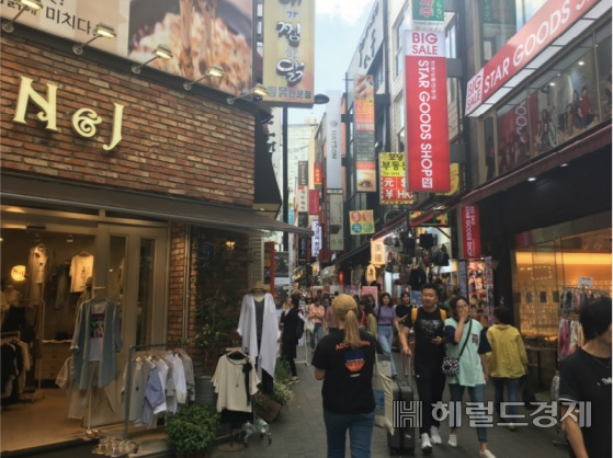 올 2분기 들어 명동 관광특구에 국내외 방문객들이 늘었다. [서울연구원]