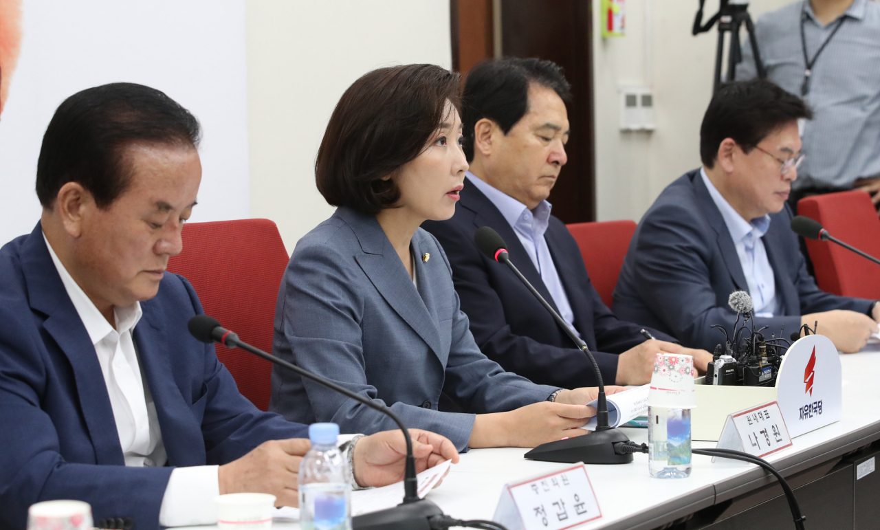 자유한국당 나경원 원내대표가 24일 오전 국회에서 열린 원내대표-중진의원 연석회의에서 발언하고 있다. 연합뉴스