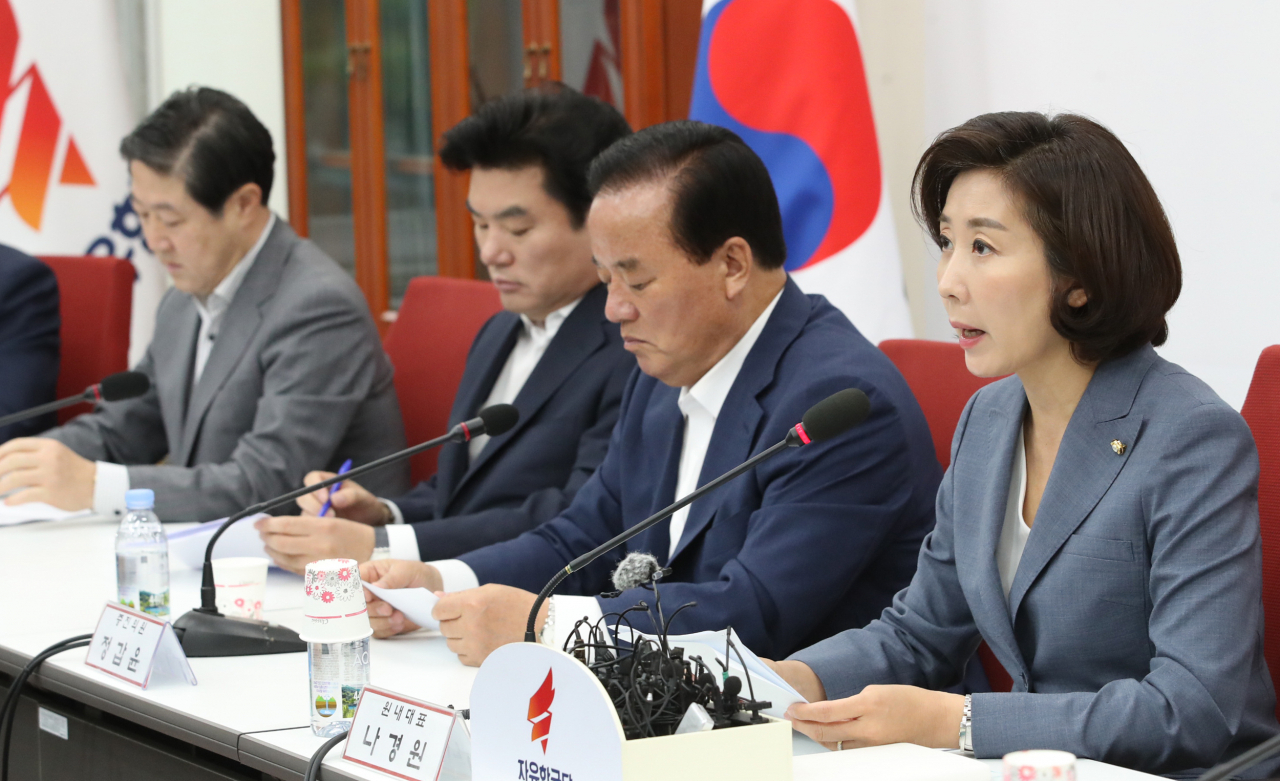 자유한국당 나경원 원내대표가 24일 오전 국회에서 열린 원내대표-중진의원 연석회의에서 발언하고 있다. [연합]